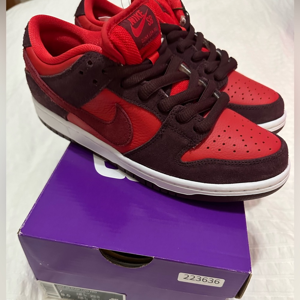 Nike sb Cherry low dunks men’s 7 , Womens 8.5